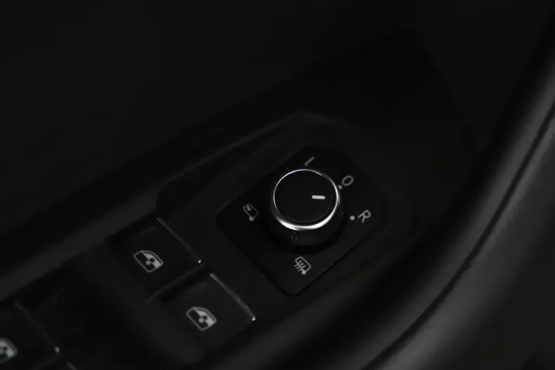 Volkswagen Touareg din 2021 cu 72.003 km - oferta VOL129645 - foto 22