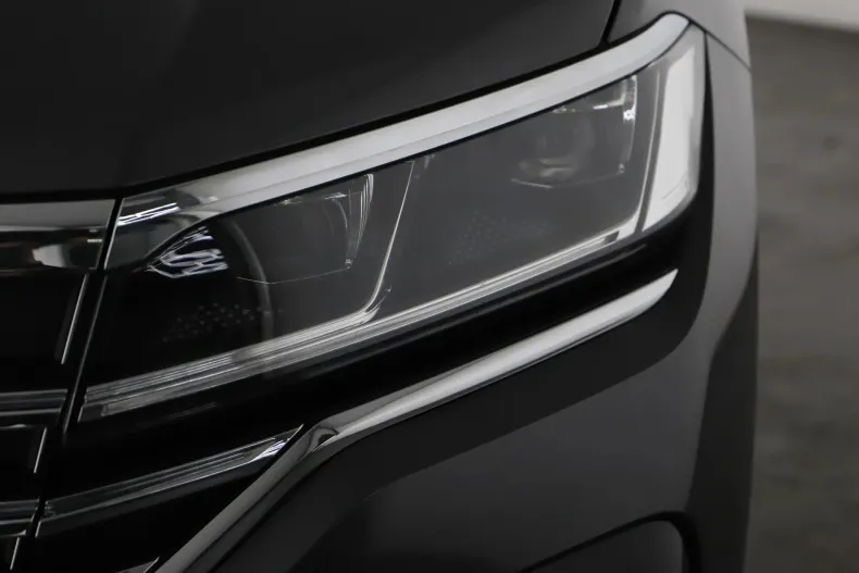 Volkswagen Touareg din 2021 cu 72.003 km - oferta VOL129645 - foto 26