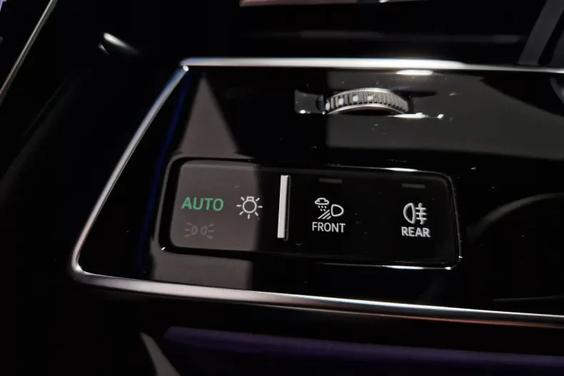 Audi Q8 din 2025 cu 5.000 km - oferta AUD129658 - foto 18