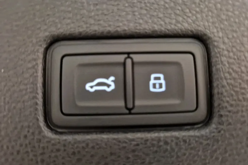 Audi Q8 din 2025 cu 5.000 km - oferta AUD129658 - foto 33