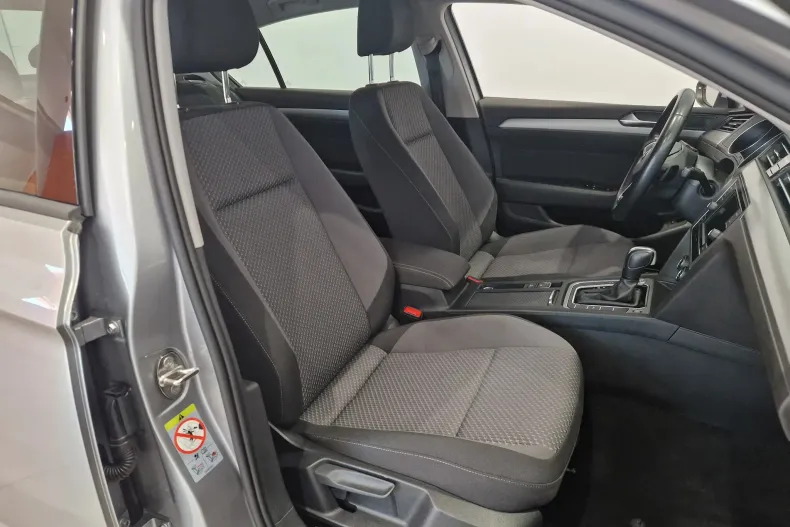 Volkswagen Passat din 2020 cu 45.887 km - oferta VOL129677 - foto 13