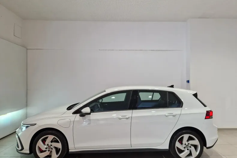 Volkswagen Golf din 2021 cu 45.748 km - oferta VOL129680 - foto 2