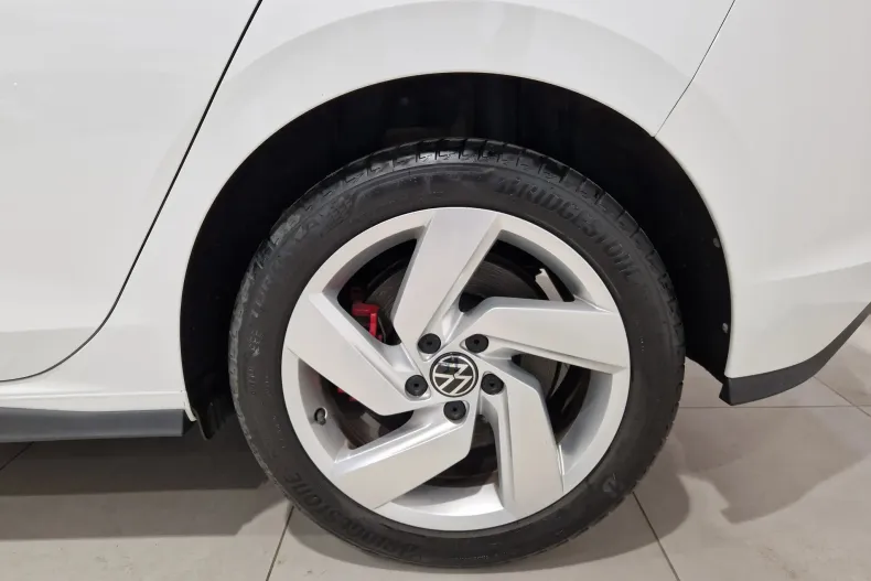 Volkswagen Golf din 2021 cu 45.748 km - oferta VOL129680 - foto 10