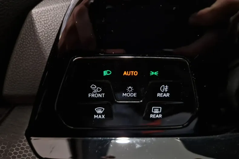 Volkswagen Golf din 2021 cu 45.748 km - oferta VOL129680 - foto 17