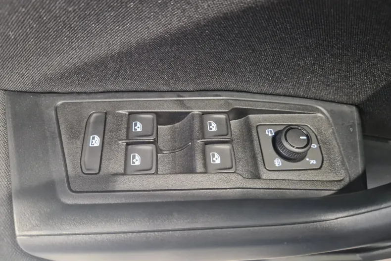 Volkswagen T-Roc din 2025 cu 5.000 km - oferta VOL129686 - foto 15