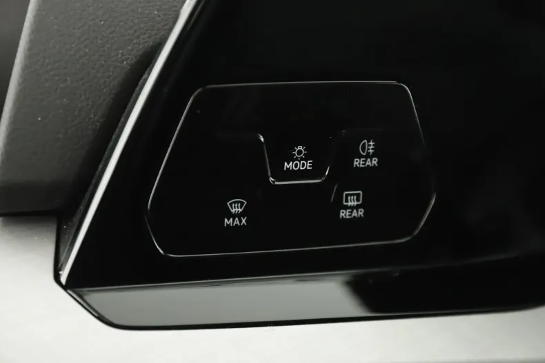 Volkswagen Golf din 2023 cu 21.108 km - oferta VOL129695 - foto 23