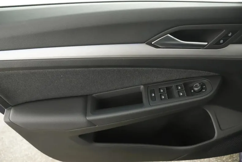 Volkswagen Golf din 2023 cu 21.108 km - oferta VOL129695 - foto 24