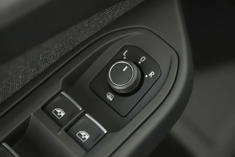 Volkswagen Golf din 2023 cu 21.108 km - oferta VOL129695 - foto 25