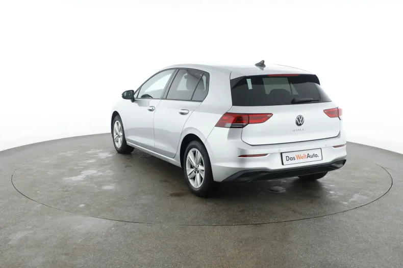 Volkswagen Golf din 2023 cu 52.077 km - oferta VOL129701 - foto 3