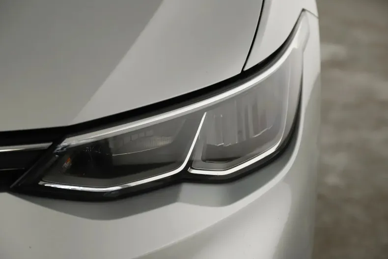 Volkswagen Golf din 2023 cu 52.077 km - oferta VOL129701 - foto 9