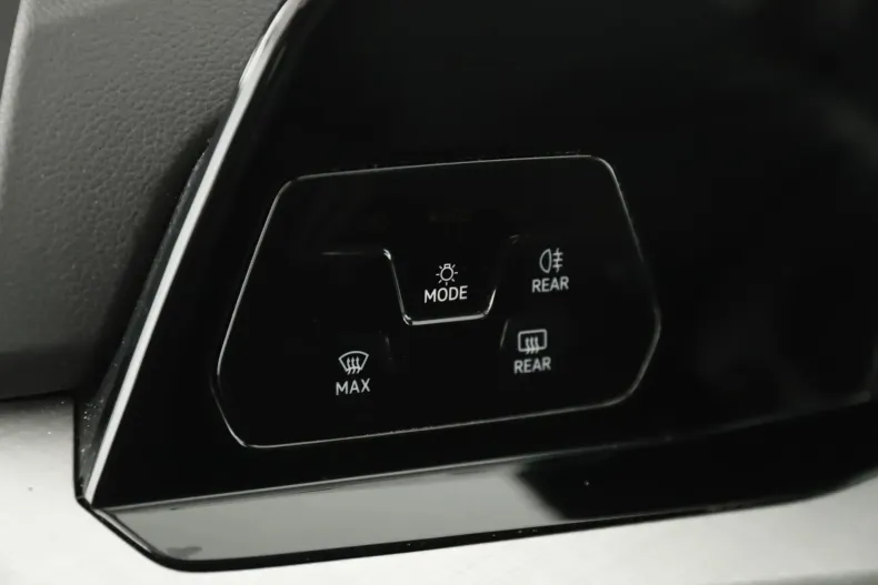 Volkswagen Golf din 2023 cu 52.077 km - oferta VOL129701 - foto 23