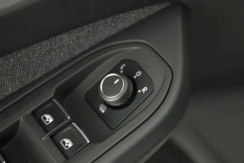 Volkswagen Golf din 2023 cu 52.077 km - oferta VOL129701 - foto 25