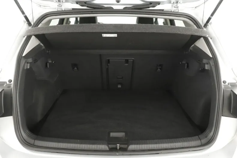 Volkswagen Golf din 2023 cu 52.077 km - oferta VOL129701 - foto 26