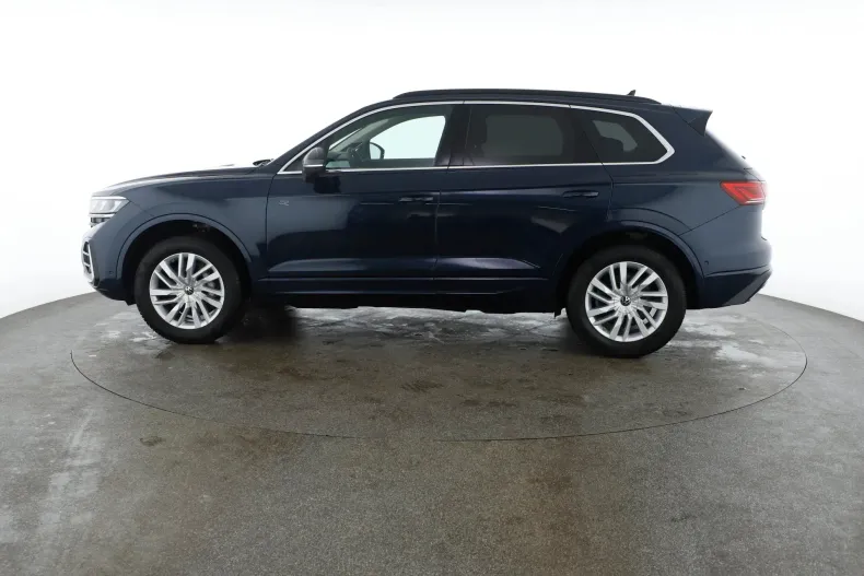 Volkswagen Touareg din 2023 cu 46.907 km - oferta VOL129717 - foto 2