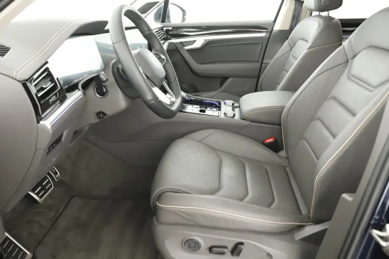 Volkswagen Touareg din 2023 cu 46.907 km - oferta VOL129717 - foto 11