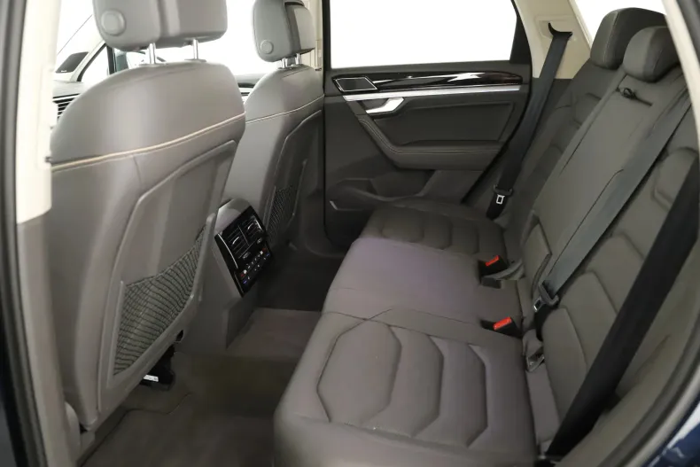 Volkswagen Touareg din 2023 cu 46.907 km - oferta VOL129717 - foto 13