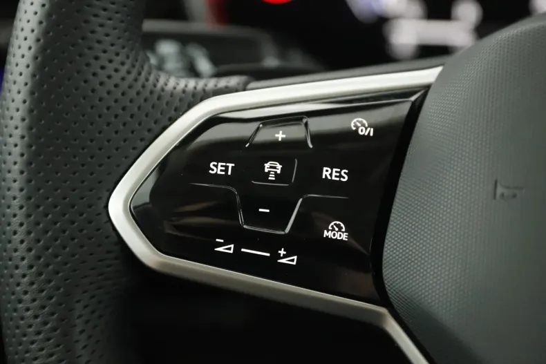 Volkswagen Touareg din 2023 cu 46.907 km - oferta VOL129717 - foto 18