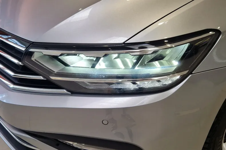 Volkswagen Passat din 2019 cu 56.019 km - oferta VOL129728 - foto 9