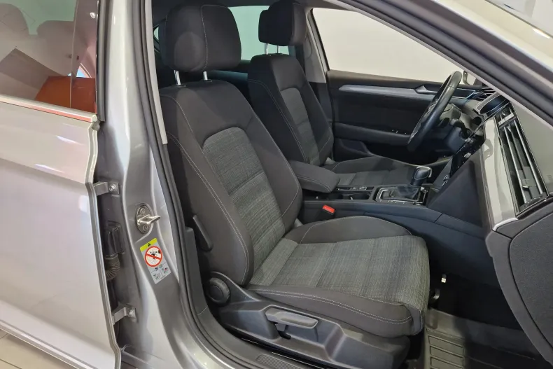 Volkswagen Passat din 2019 cu 56.019 km - oferta VOL129728 - foto 13