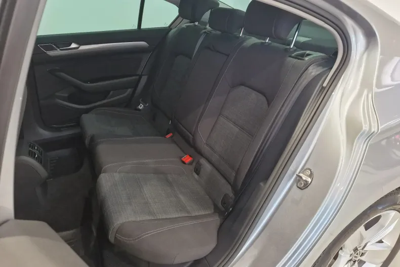 Volkswagen Passat din 2019 cu 56.019 km - oferta VOL129728 - foto 14