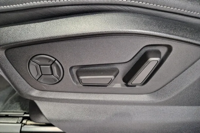 Audi Q8 din 2024 cu 15.631 km - oferta AUD129730 - foto 18