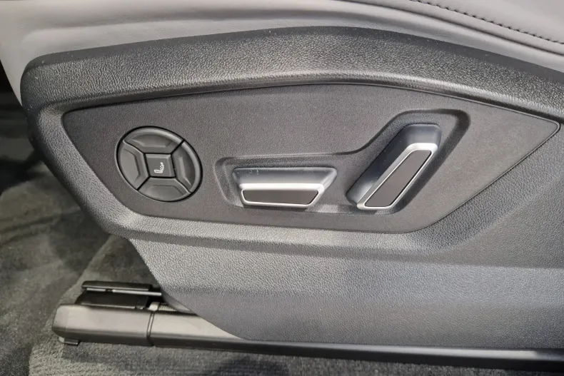 Audi Q8 din 2024 cu 11.156 km - oferta AUD129736 - foto 18