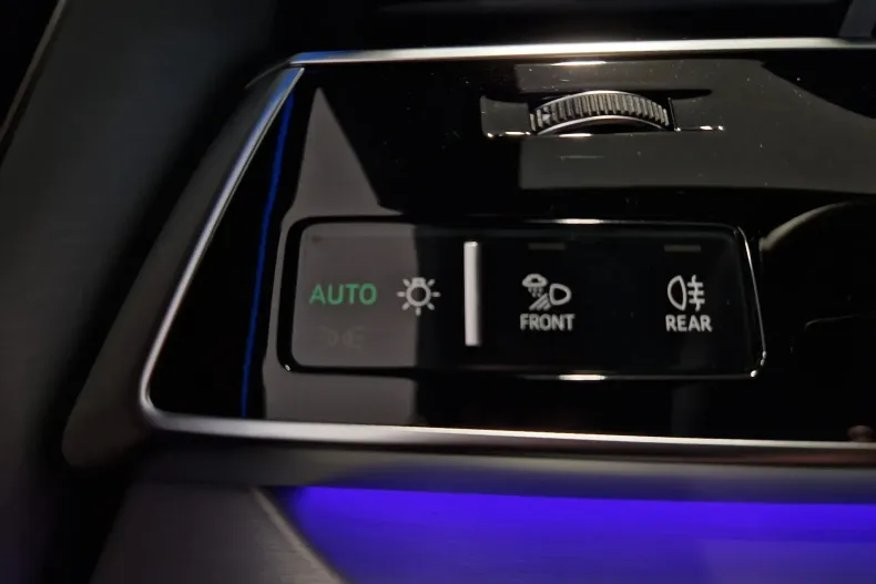 Audi Q8 din 2024 cu 11.156 km - oferta AUD129736 - foto 19