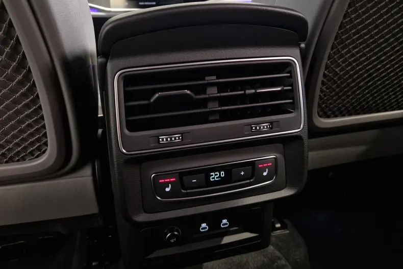 Audi Q8 din 2024 cu 11.156 km - oferta AUD129736 - foto 36