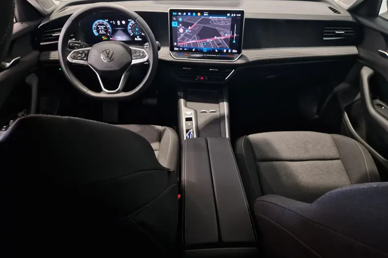 Volkswagen Passat din 2024 cu 10.848 km - oferta VOL129740 - foto 12