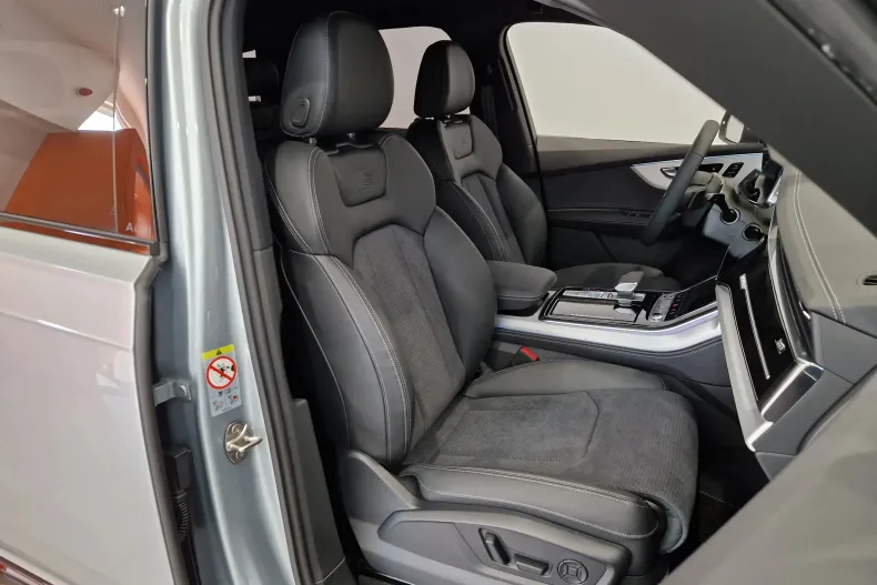 Audi Q7 din 2025 cu 5.000 km - oferta AUD129742 - foto 13