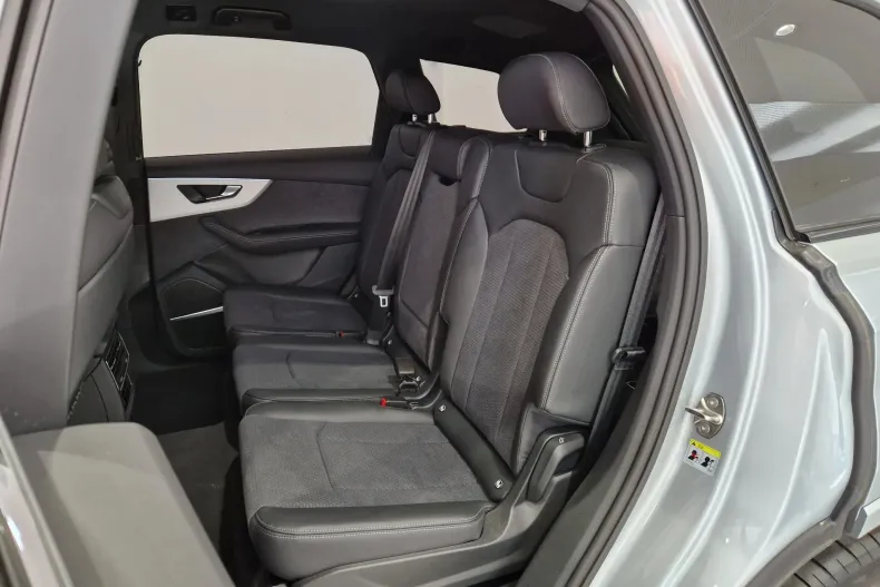 Audi Q7 din 2025 cu 5.000 km - oferta AUD129742 - foto 14