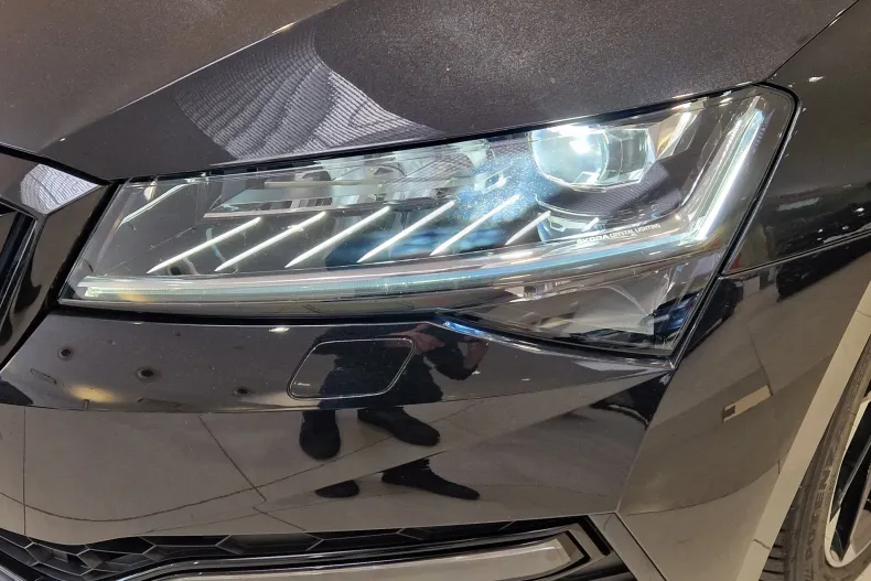 Skoda Superb din 2023 cu 8.070 km - oferta SKO129748 - foto 9