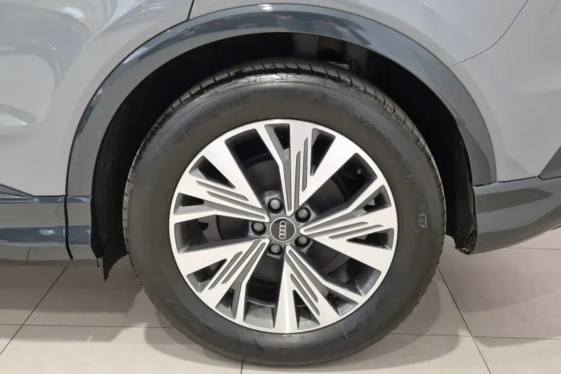 Audi Q4 din 2025 cu 5.000 km - oferta AUD129757 - foto 8