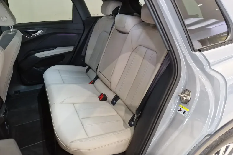 Audi Q4 din 2025 cu 5.000 km - oferta AUD129757 - foto 12