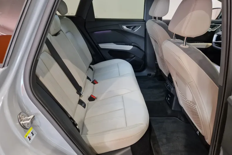 Audi Q4 din 2025 cu 5.000 km - oferta AUD129757 - foto 13