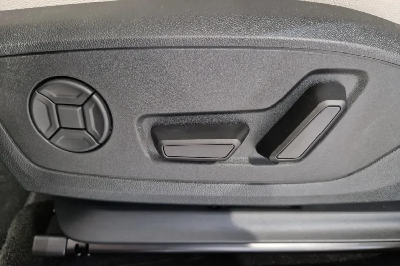 Audi Q4 din 2025 cu 5.000 km - oferta AUD129757 - foto 15