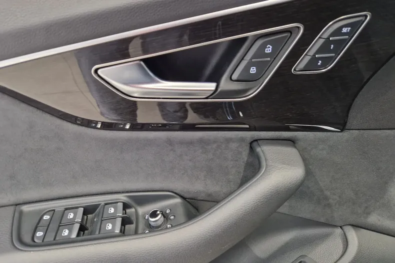 Audi Q7 din 2024 cu 5.000 km - oferta AUD129760 - foto 17