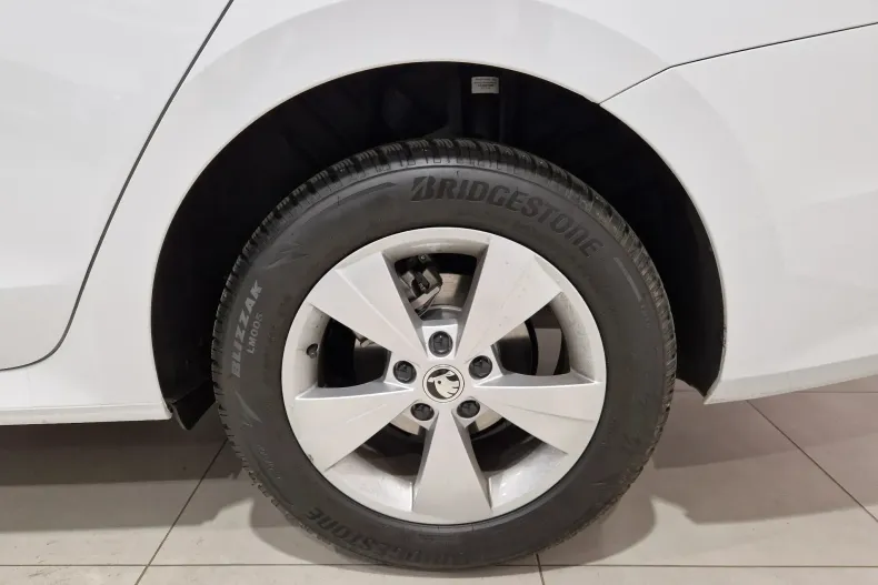 Skoda Octavia din 2025 cu 5.000 km - oferta SKO129764 - foto 10