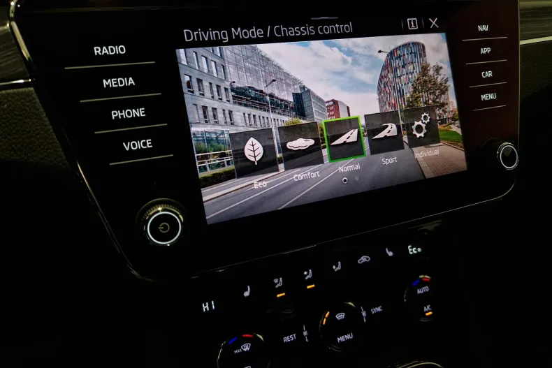 Skoda Superb din 2021 cu 94.209 km - oferta SKO129767 - foto 24