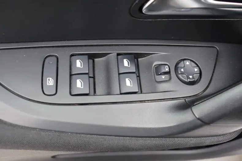 Peugeot 2008 din 2020 cu 113.404 km - oferta PEU129788 - foto 8