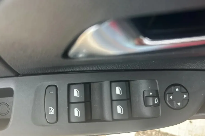 Opel Corsa din 2021 cu 38.126 km - oferta OPE129806 - foto 15