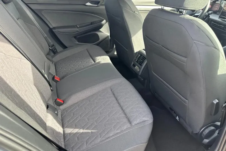 Volkswagen Golf din 2025 cu 1.500 km - oferta VOL129823 - foto 9