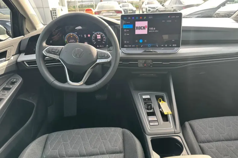 Volkswagen Golf din 2025 cu 1.500 km - oferta VOL129823 - foto 13