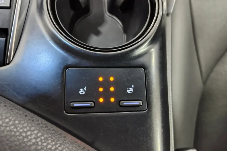 Toyota Camry din 2020 cu 50.244 km - oferta TOY129843 - foto 19