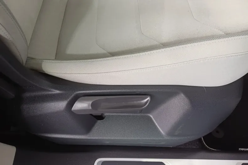 Volkswagen Tiguan din 2021 cu 66.191 km - oferta VOL129849 - foto 32