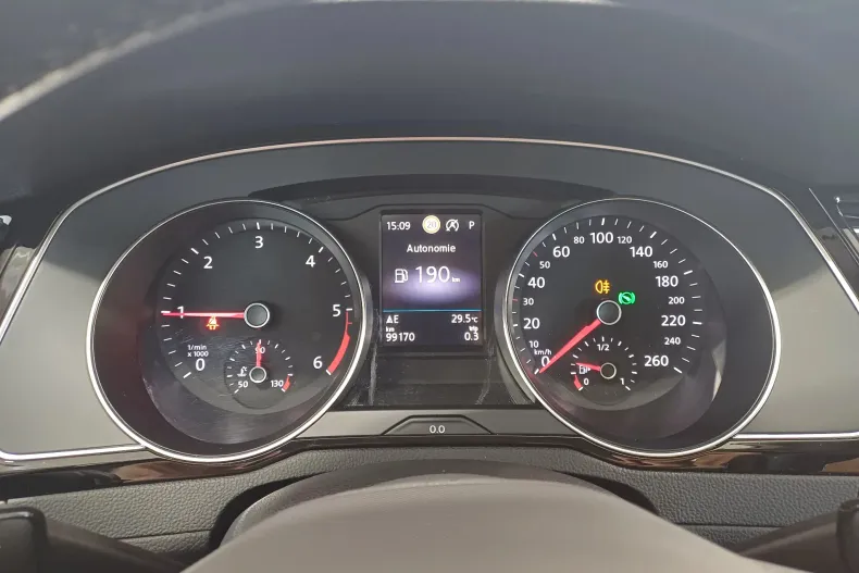 Volkswagen Passat din 2021 cu 99.170 km - oferta VOL129869 - foto 14