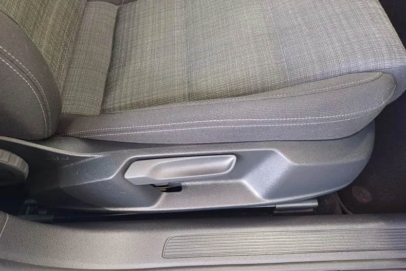 Volkswagen Passat din 2021 cu 99.170 km - oferta VOL129869 - foto 32