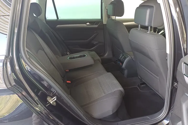 Volkswagen Passat din 2021 cu 99.170 km - oferta VOL129869 - foto 34