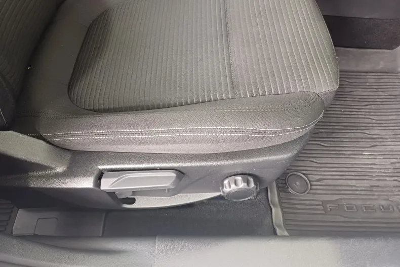 Ford Focus din 2022 cu 86.715 km - oferta FOR129877 - foto 28