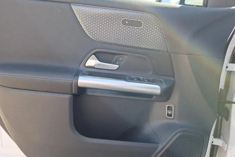 Mercedes-Benz EQA din 2024 cu 12.010 km - oferta MER129912 - foto 17